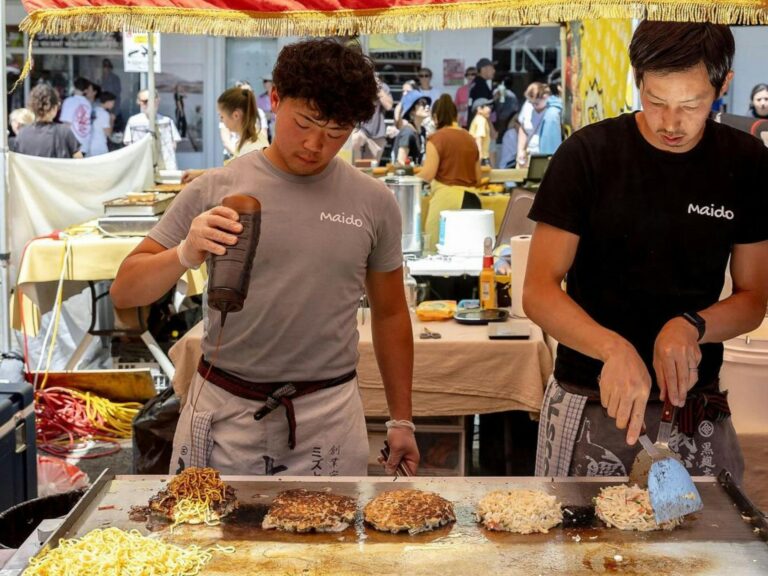 Over 30 food trucks and stalls with Asian cuisines and desserts