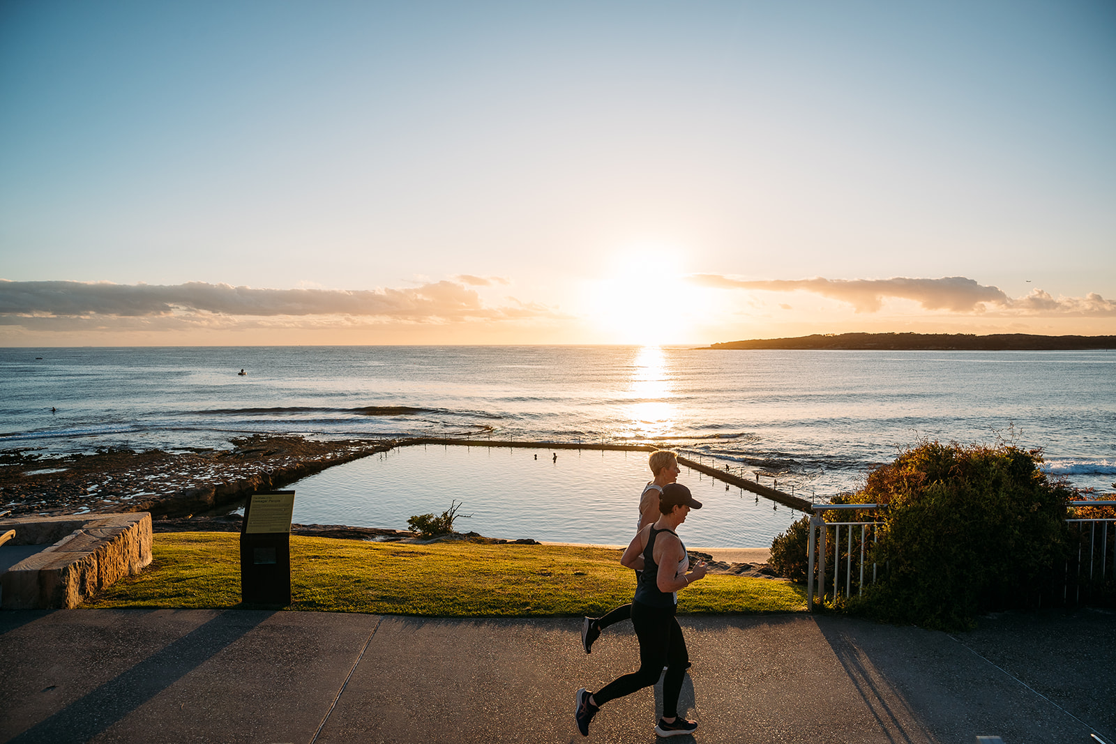 People running along Cronulla Esplanade at sunrise 1