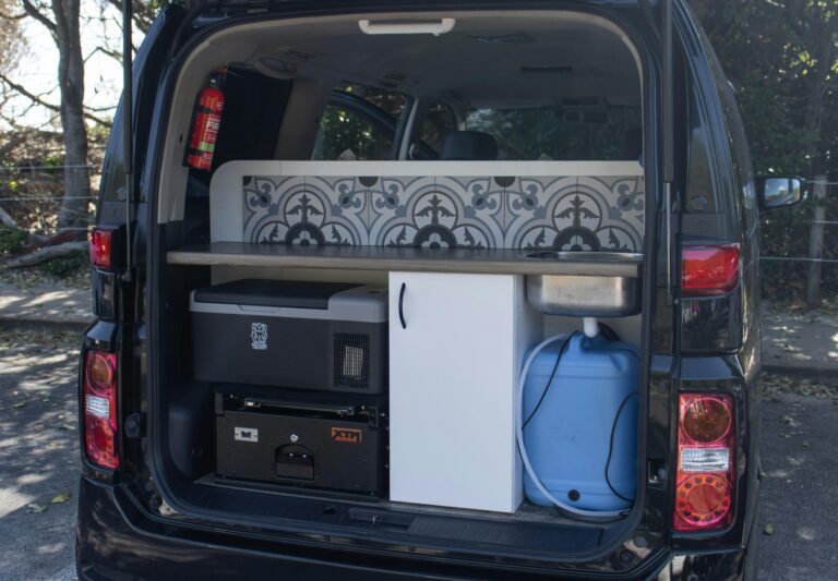 Johnny Feelgood Campervan Australia - Kitchen