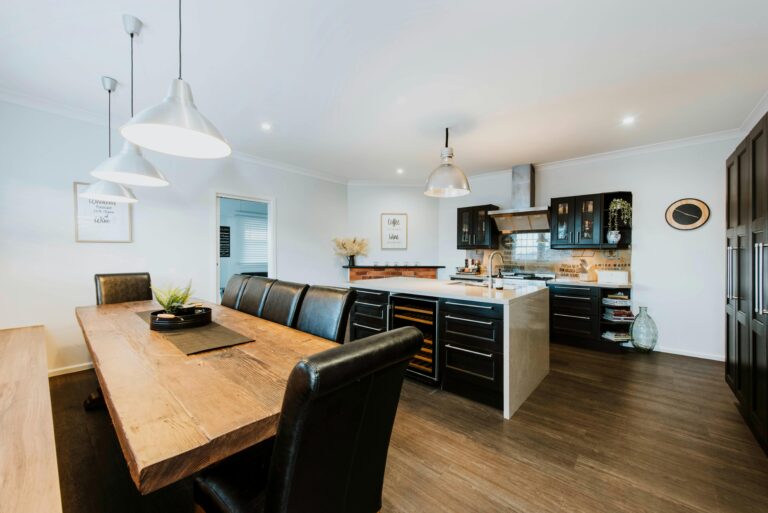 We have a full chefs kitchen and 10 seater dining table