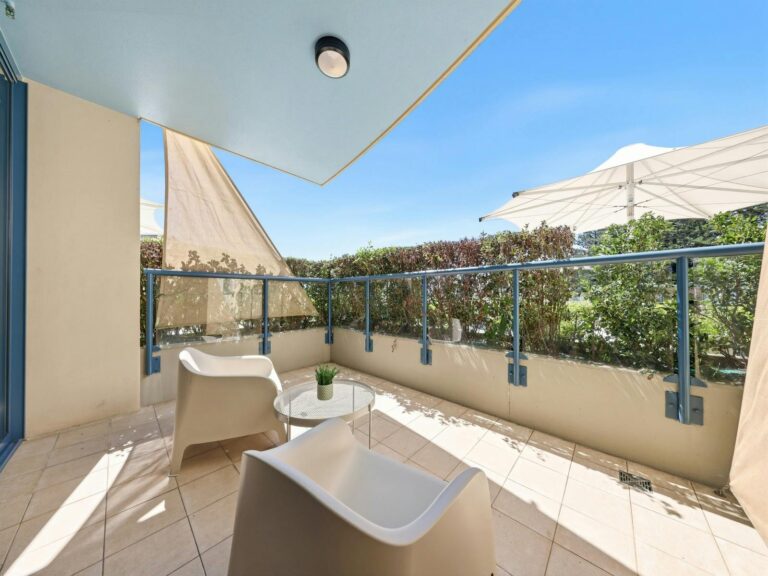 Balcony with outdoor seating