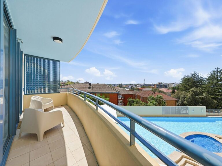 Balcony with outdoor seating